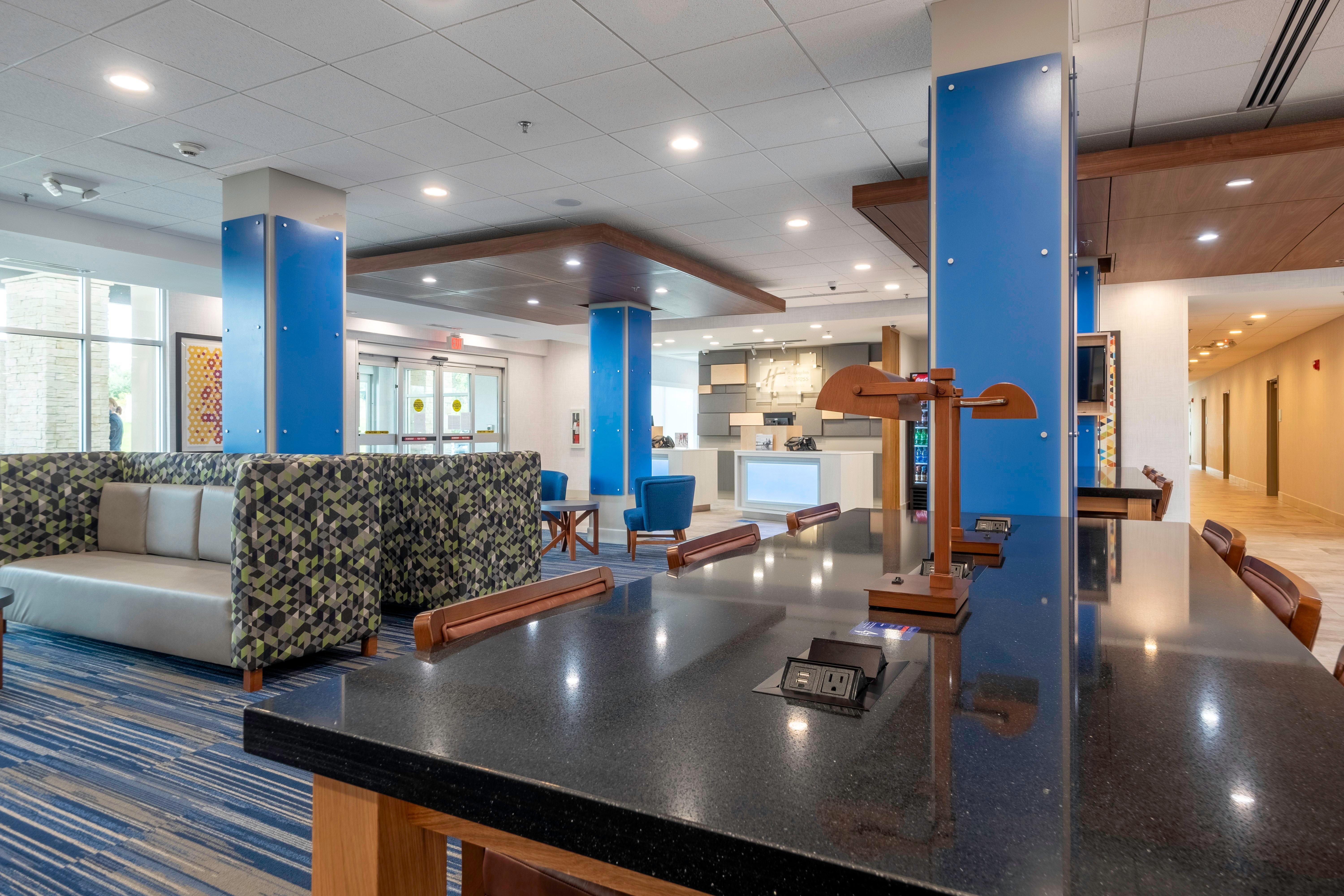 Holiday Inn Express & Suites - Staunton By Ihg Exterior photo