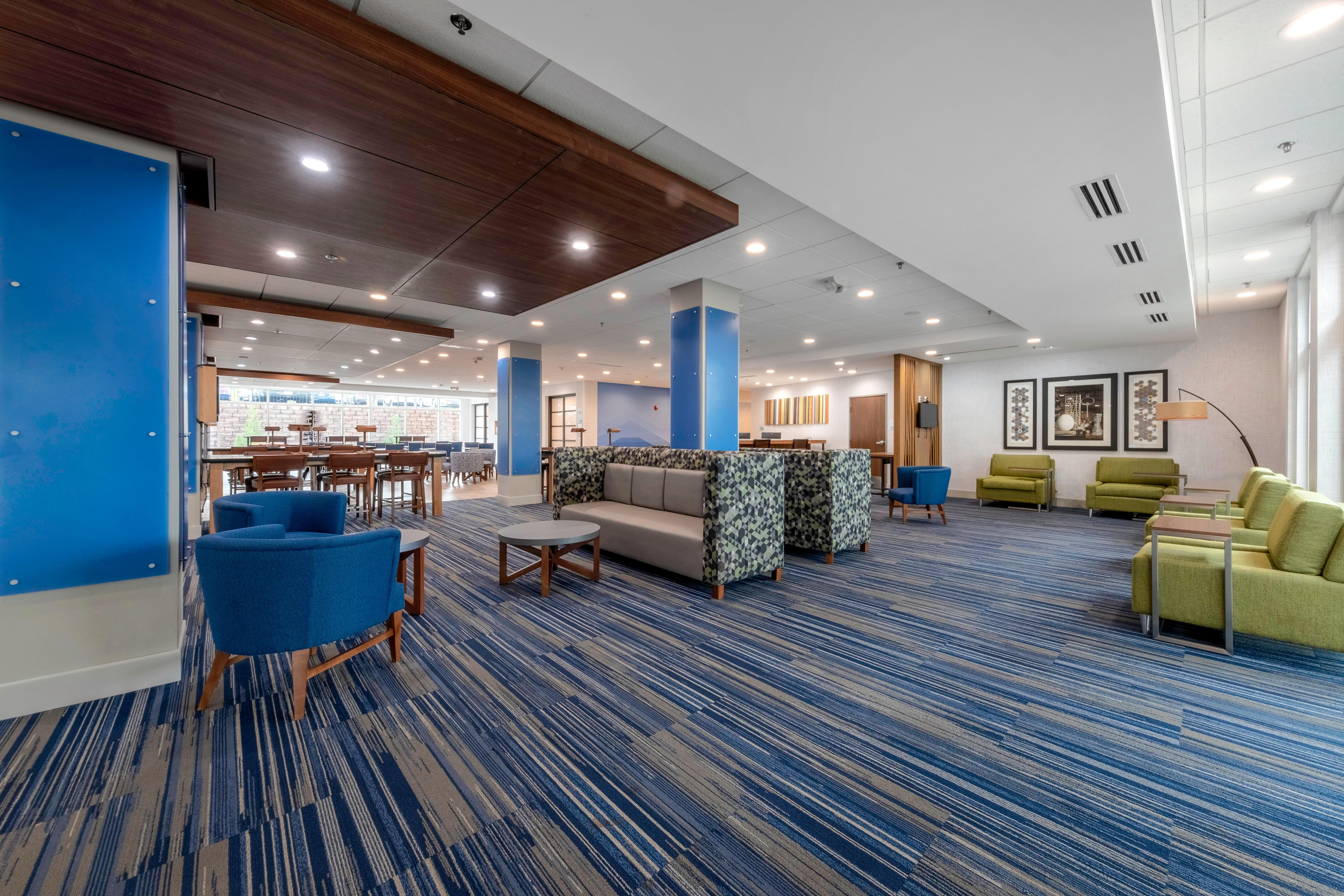 Holiday Inn Express & Suites - Staunton By Ihg Exterior photo